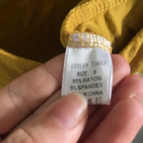 Fashion Nova crop tank top - Picture 3 of 3